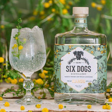 Lade das Bild in den Galerie-Viewer, Six Dogs Karoo – Thorn-Blume und wilder Lavendel
